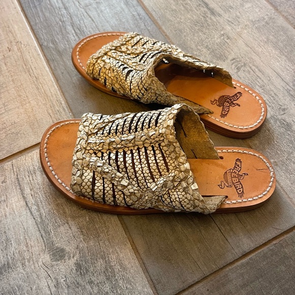 Willow Sandals SZ 6 - Picture 2 of 4